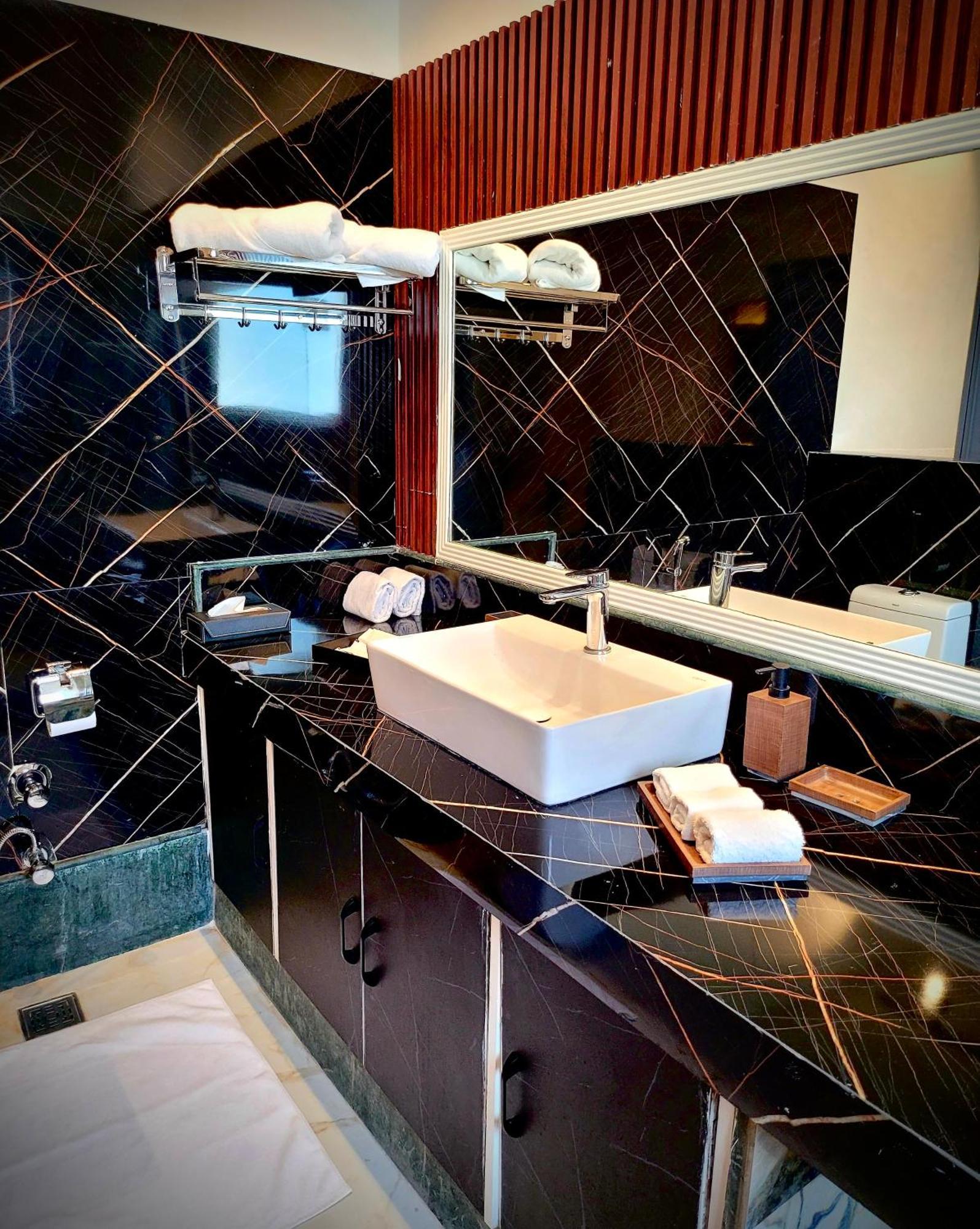 Victorian Elegance Luxury Stays Amritsar Eksteriør bilde